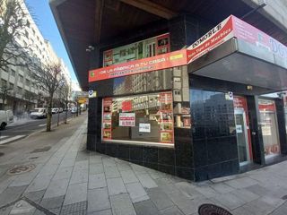 Local comercial en alquiler en Ensanche - Sar en Santiago de Compostela