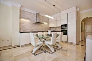 Piso en alquiler en Los Naranjos - Las Brisas en Marbella