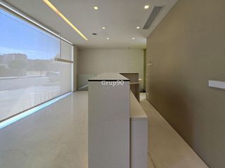 Local comercial en alquiler en Joc de la Bola - Camps d'Esports - Ciutat Jardí - Montcada en Lleida