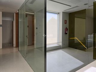 Local comercial en alquiler en Joc de la Bola - Camps d'Esports - Ciutat Jardí - Montcada en Lleida