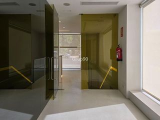 Local comercial en alquiler en Joc de la Bola - Camps d'Esports - Ciutat Jardí - Montcada en Lleida