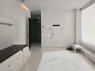 Local comercial en alquiler en Joc de la Bola - Camps d'Esports - Ciutat Jardí - Montcada en Lleida