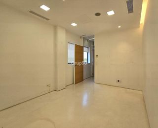 Local comercial en alquiler en Joc de la Bola - Camps d'Esports - Ciutat Jardí - Montcada en Lleida