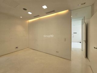 Local comercial en alquiler en Joc de la Bola - Camps d'Esports - Ciutat Jardí - Montcada en Lleida