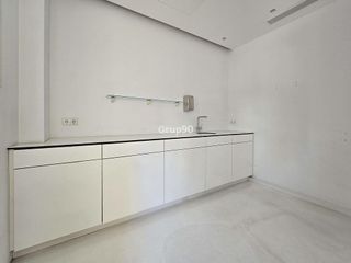 Local comercial en alquiler en Joc de la Bola - Camps d'Esports - Ciutat Jardí - Montcada en Lleida