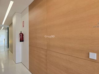 Local comercial en alquiler en Joc de la Bola - Camps d'Esports - Ciutat Jardí - Montcada en Lleida