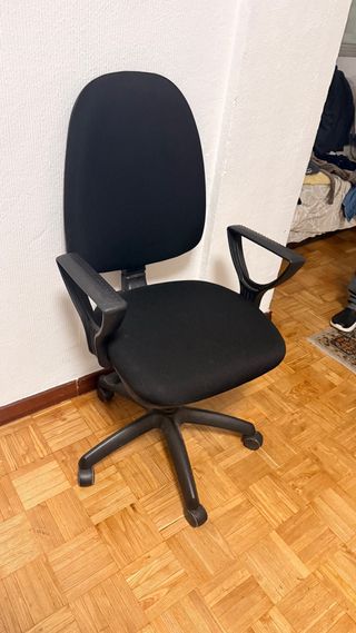 Silla de oficina negra