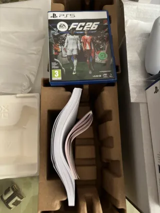 PS5 Slim 1TB con lettore + 2 controller + FIFA 26