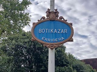 Local comercial en venta en San Pedro de Deusto-La Ribera en Bilbao