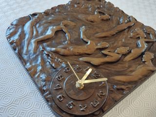 Relógio de parede escultura figuras humanas