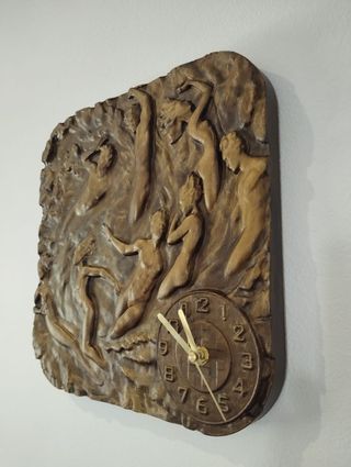 Relógio de parede escultura figuras humanas