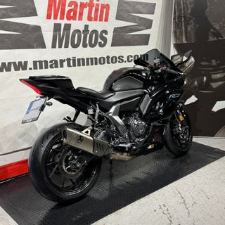 YAMAHA R7