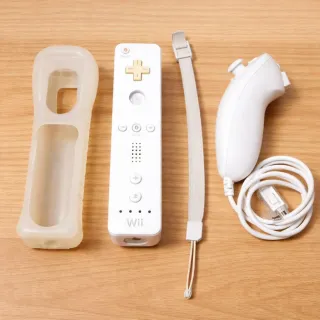 Mandos Nintendo Wii + Nunchuk + Funda + correa