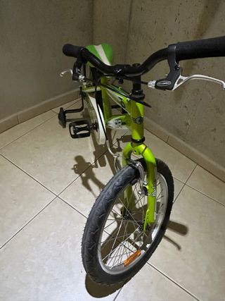 Bicicleta infantil verde sin estrenar
