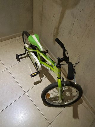 Bicicleta infantil verde sin estrenar