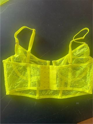 Top lencero amarillo neón encaje