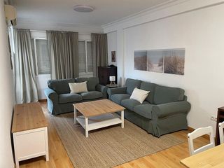 Piso en alquiler en Los Remedios en Sevilla