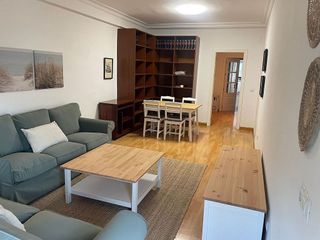 Piso en alquiler en Los Remedios en Sevilla