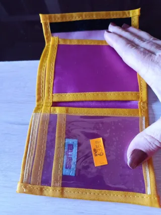 Cartera ALF 80s Morada y Amarilla oferta