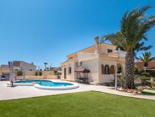 Chalet en venta en La Siesta - El Salado - Torreta en Torrevieja