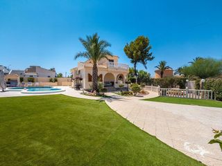 Chalet en venta en La Siesta - El Salado - Torreta en Torrevieja