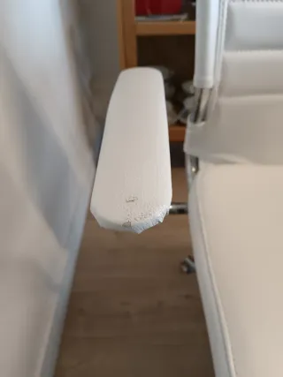 Silla de oficina blanca