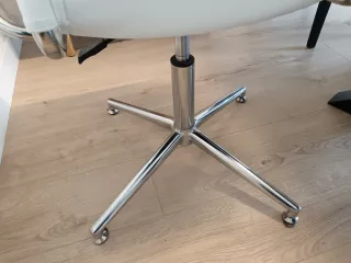 Silla de oficina blanca