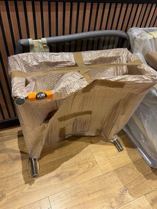 Mesa auxiliar cristal y metal