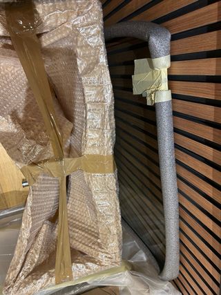 Mesa auxiliar cristal y metal