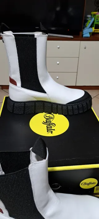 Stivali Buffalo donna bianchi e neri