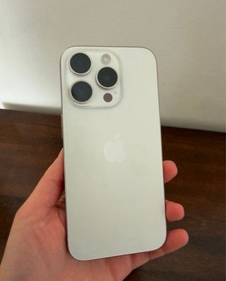 iPhone 15 Pro Plata Batería 89%