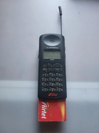 Lote 2 Móviles Antiguos Motorola y Alcatel