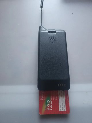 Lote 2 Móviles Antiguos Motorola y Alcatel