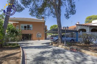 Chalet en venta en Zona Urbanizaciones en Alzira