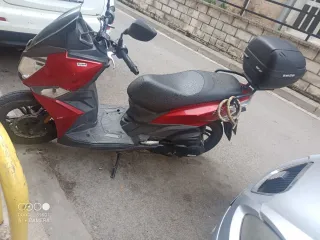 Moto Scooter 125cc Roja y Negra