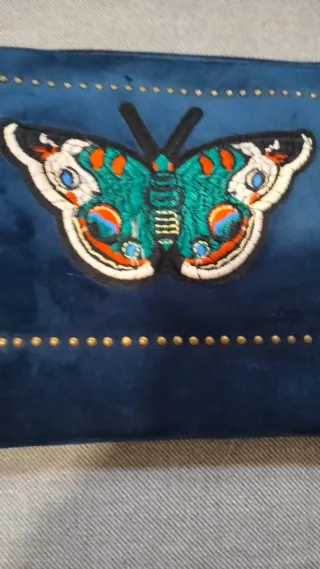 Bolso terciopelo azul con mariposa bordada (nuevo)