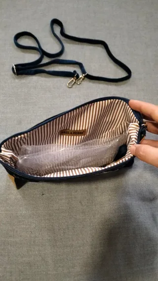 Bolso terciopelo azul con mariposa bordada (nuevo)