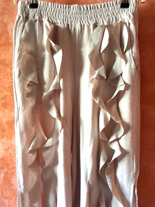 Pantalón Dqmane beige con volantes