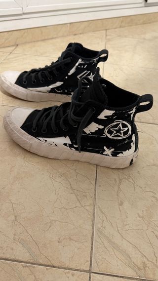 Converse negra estampada unisex
