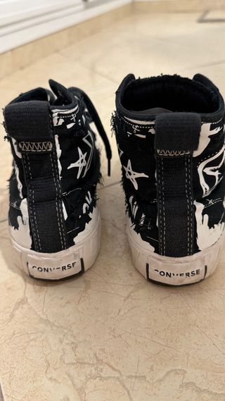 Converse negra estampada unisex