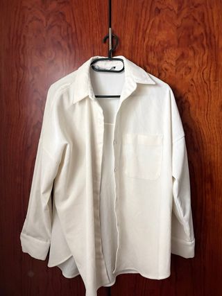 Camisa blanca oversize bolsillo