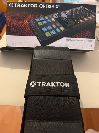 Controlador DJ Traktor Kontrol X1 MK2