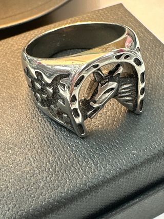Anillo acero plateado con simbolo de caballo T21