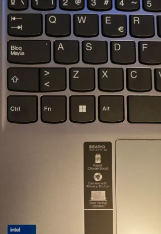 Lenovo IdeaPad Slim 3 15IRH8 Plata