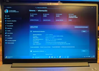 Lenovo IdeaPad Slim 3 15IRH8 Plata