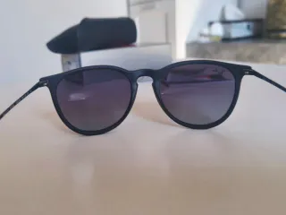 Gafas de sol Ray-Ban negras y grises