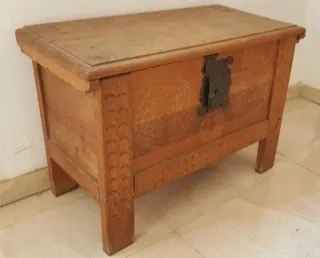 Baúl madera teca tallado a mano