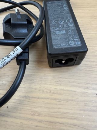 Adaptador HP 45W HSTNN-DA40