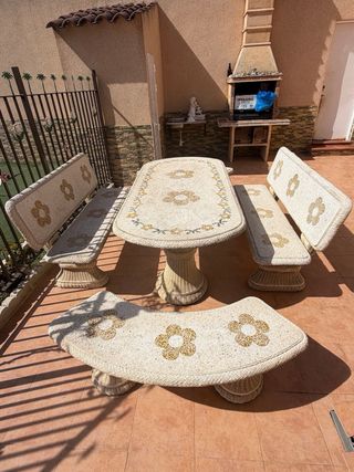 Juego de mesa y bancos de piedra para jardín