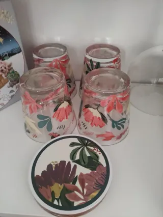 Juego 4 vasos cristal decorados flores.